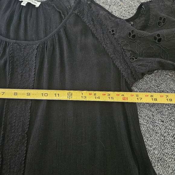 Cold Shoulder top.  Flat friendly! - Picture 6 of 6